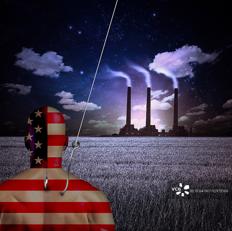 身着美国国旗，后背有钩子的男人。地平线上有管道的工厂。图片素材