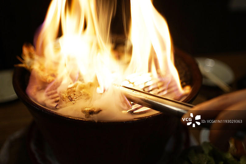 烤制神户和牛配日式烧肉图片素材