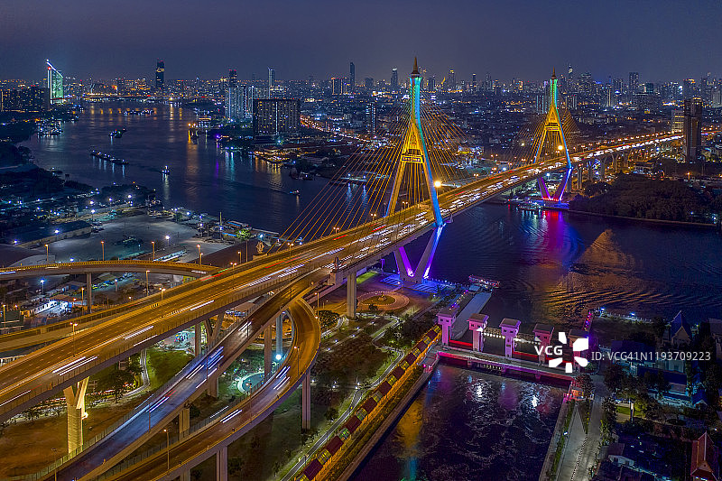 普密蓬大桥也被称为工业环城大桥图片素材
