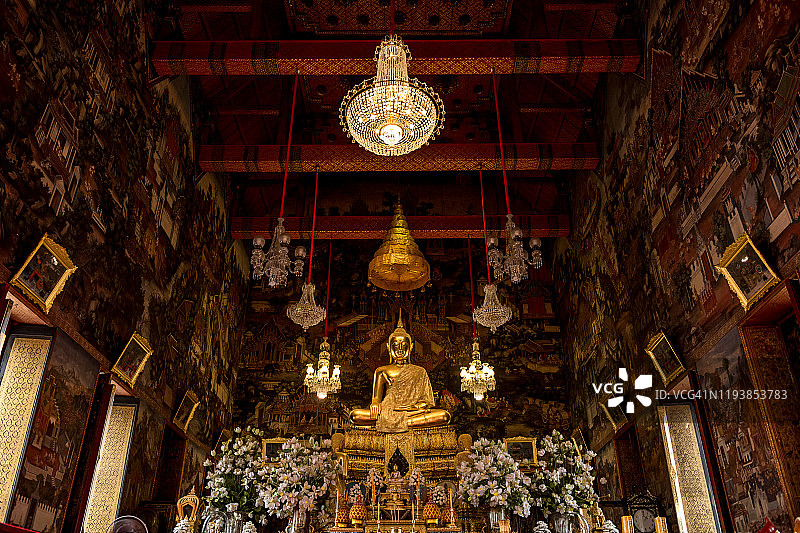 泰国曼谷，黎明寺大殿里的佛像图片素材