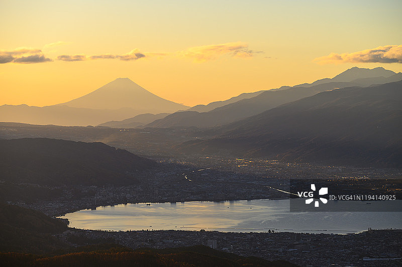 从日本长野高博内高地看富士山图片素材