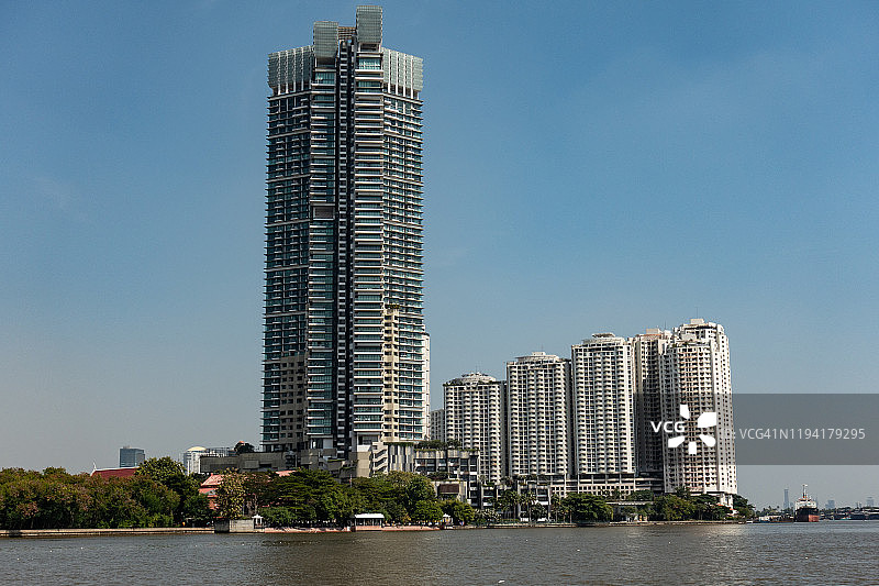 泰国曼谷河边的住宅楼图片素材