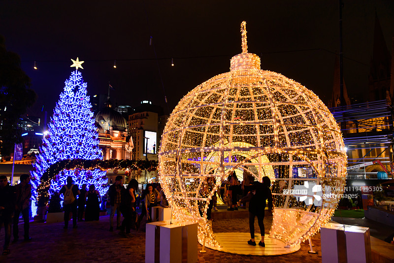 澳大利亚墨尔本联邦广场圣诞广场上的LED装饰图片素材