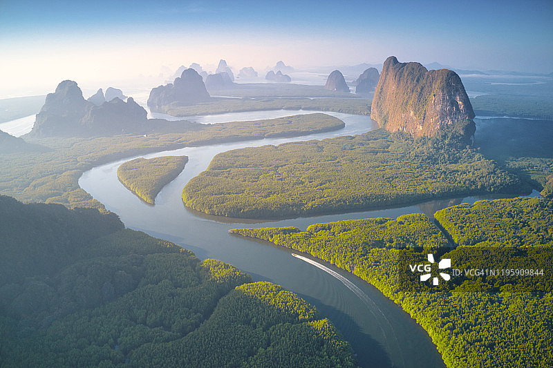 看不见的泰国:早上攀牙湾的鸟瞰图图片素材
