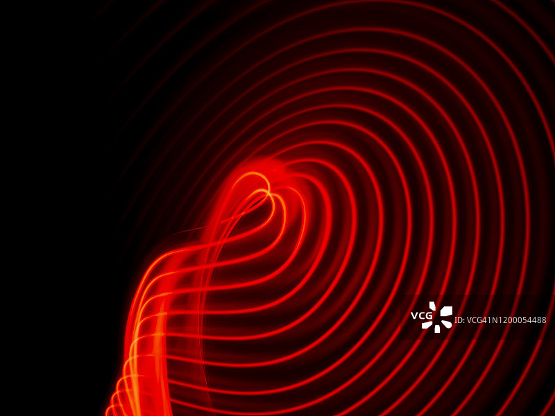 夜间的灯光艺术装置。黑色背景的圆形红线。图片素材