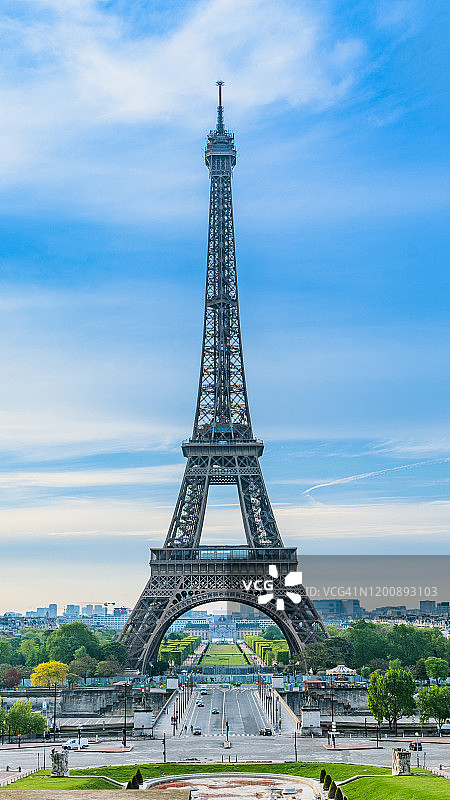 早上埃菲尔铁塔和巴黎城，法国巴黎图片素材