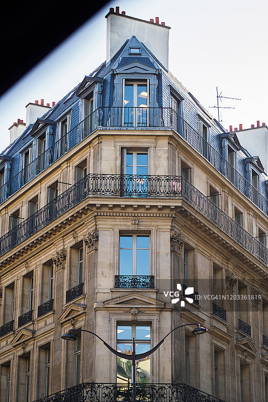 典型的老式巴黎建筑图片素材