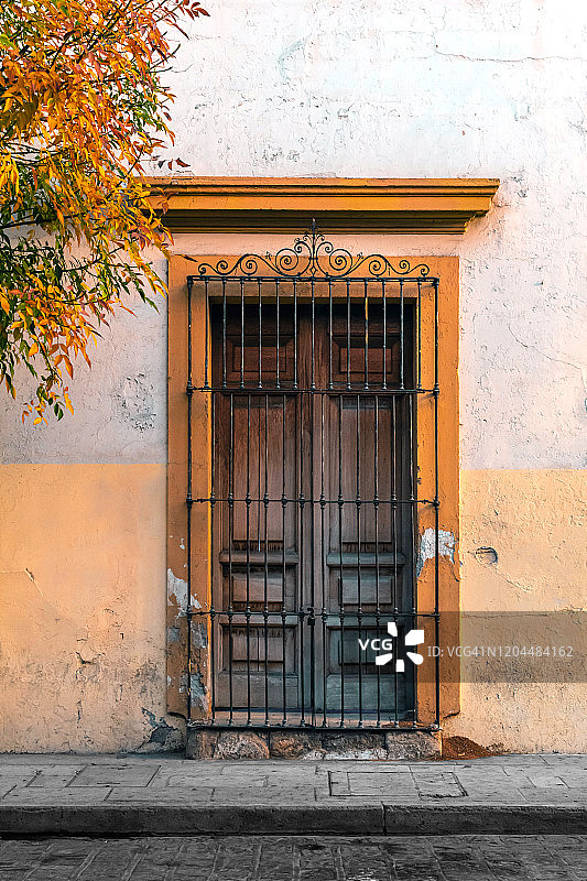 墨西哥瓦哈卡的西班牙殖民门的建筑形象图片素材