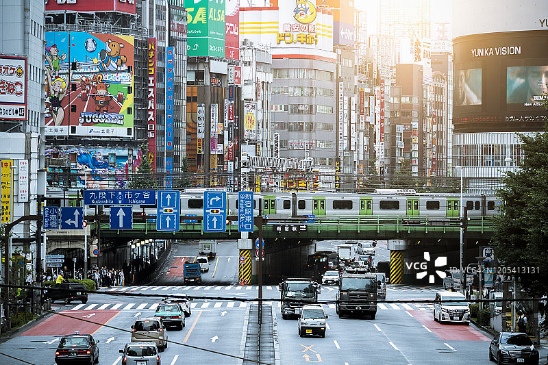 新宿站交通繁忙图片素材