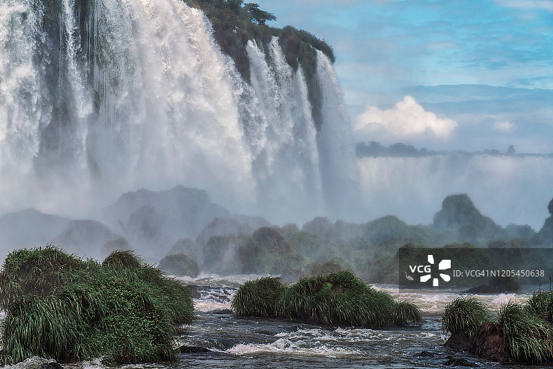 巴西巴拉那州的伊瓜苏瀑布(卡塔塔斯朵Iguaçu)图片素材