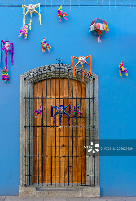 历史悠久的瓦哈卡市的西班牙殖民门的建筑形象图片素材