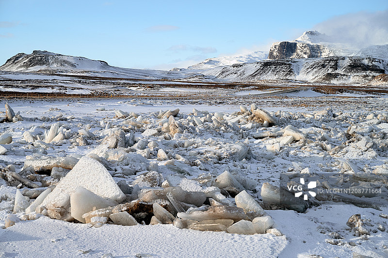 冰岛西部冰冻的Straumfjardara河图片素材