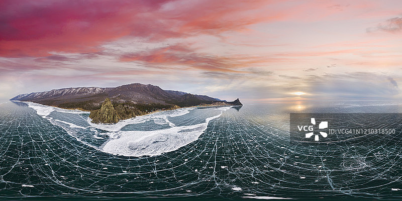 贝加尔湖上破裂冰的360°空中全景图。西伯利亚,俄罗斯。图片素材