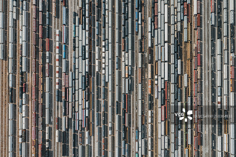 从上面看到的美国德克萨斯州的大量货运列车图片素材