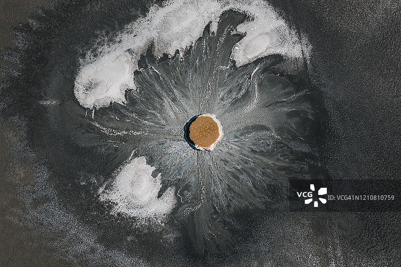 美国加州无人机拍摄到的奇怪的圆形盐层图片素材