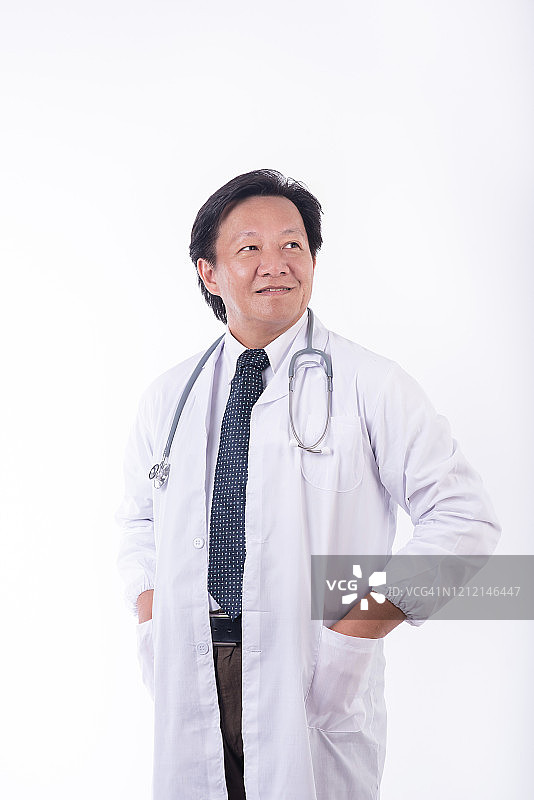 白色背景下的亚洲外科医生图片素材
