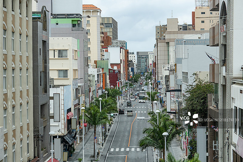 日本冲绳县的城市街道图片素材