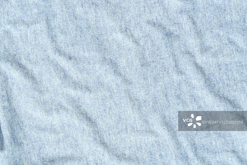 蓝色皱巴巴的床单图片素材