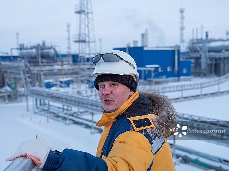 俄罗斯北部一家加油站的员工图片素材
