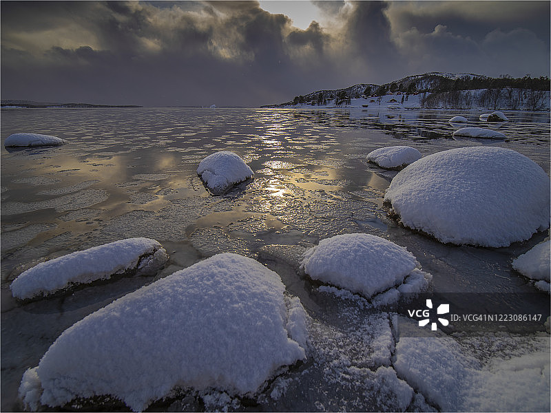 挪威北极圈Senja岛的Stronglandseidet，穆迪冬季灯光图片素材