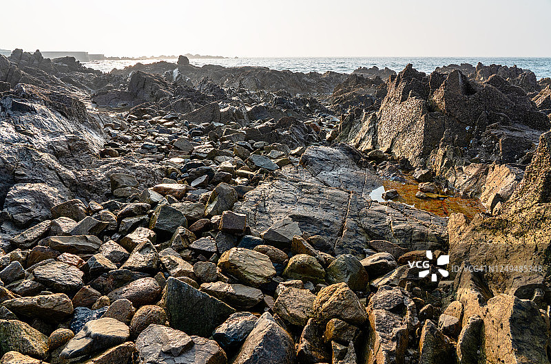 多岩石的海岸线图片素材
