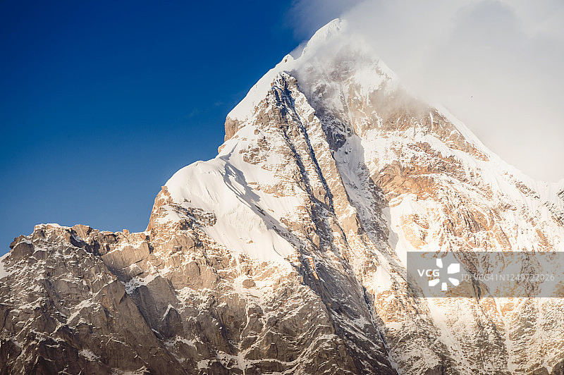 自然景观雪山自然景观背景旅游目的地景观香格里拉山格局秋天，中国，四川，西藏图片素材