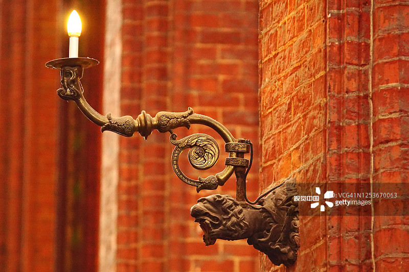 圣尼古拉/维斯马的一盏旧枝形吊灯图片素材