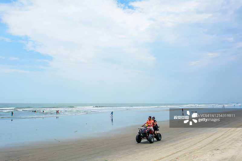 在考克斯的巴扎尔海滩的旅行者活动图片素材