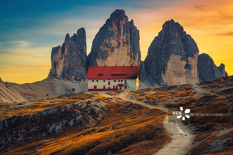 著名的拉瓦雷多峰日落，Dolomites，意大利图片素材