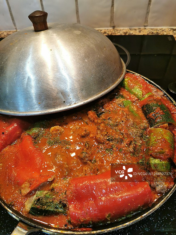 烹饪塞满辣椒和西葫芦图片素材