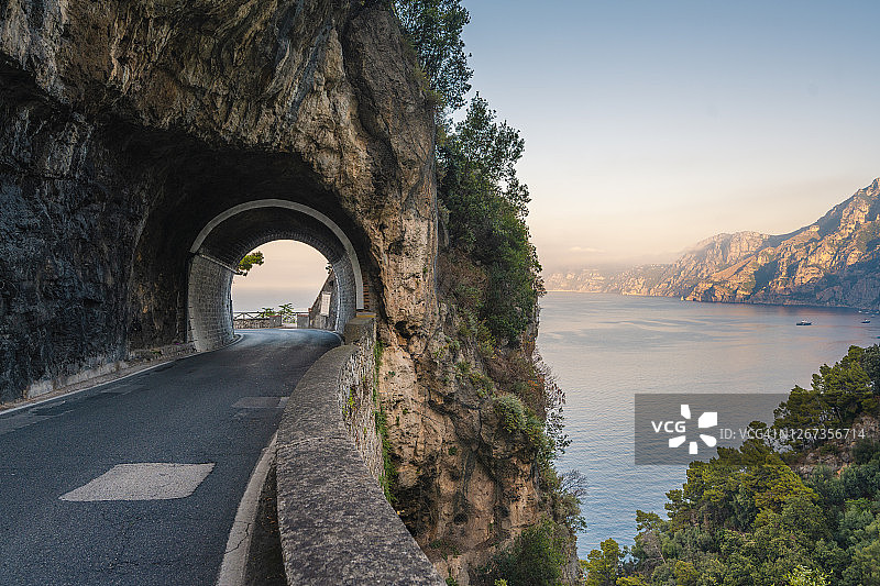 风景优美的意大利阿马尔菲海岸公路图片素材