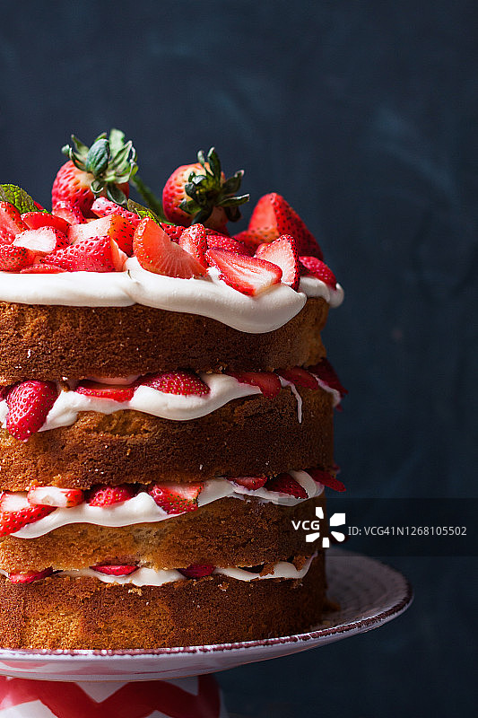 草莓芝士层蛋糕图片素材