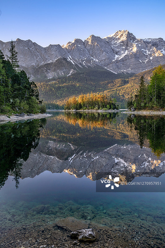 欧洲德国巴伐利亚的Eibsee湖图片素材