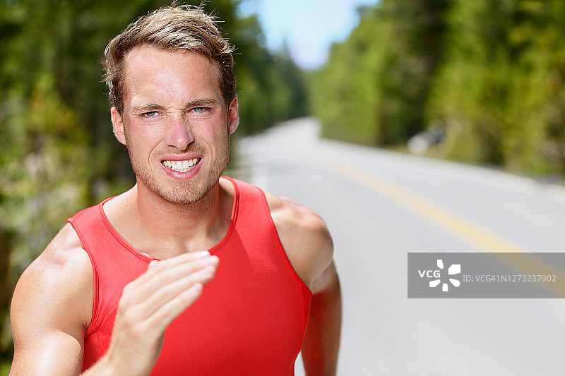 男人跑步耐力训练慢跑图片素材