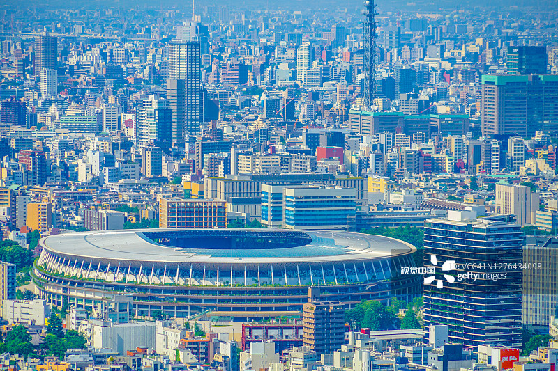 新的国家体育场和东京的天际线图片素材