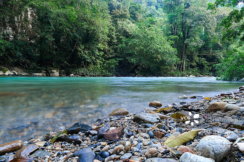 库姆比亚里约热内卢Claro的绿松石河图片素材