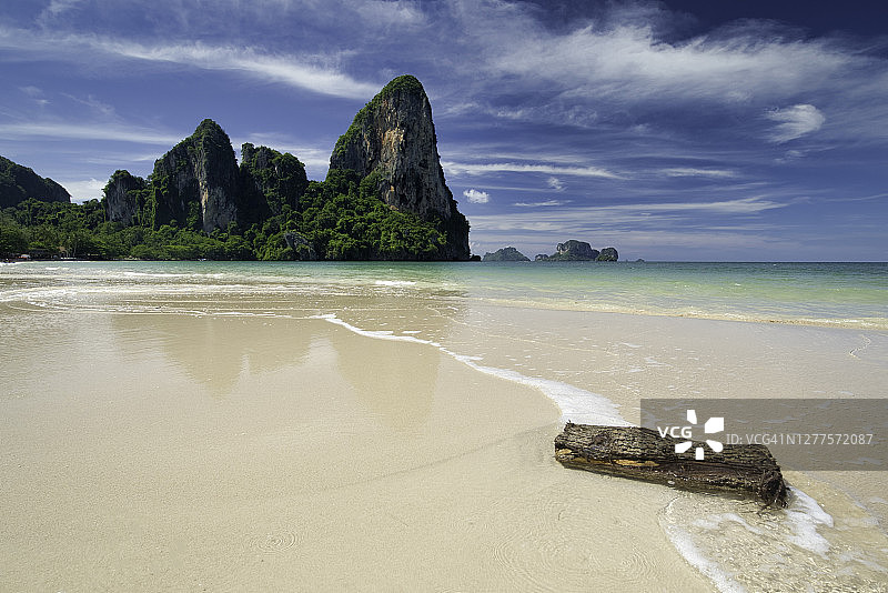 新冠肺炎爆发期间，泰国甲米省的拉伊海滩多美啊!图片素材