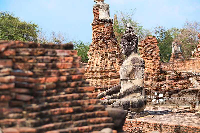 泰国大城府历史公园内的玛哈塔寺遗址。图片素材