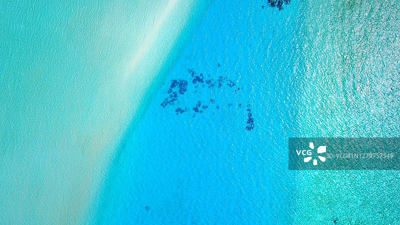 马尔代夫的海洋有多种颜色图片素材