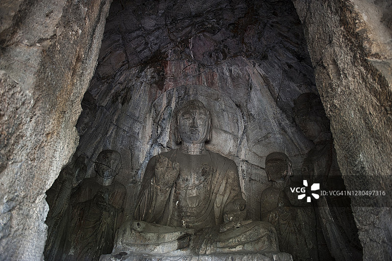 中国河南洛阳龙门石窟中的阿弥陀佛图片素材