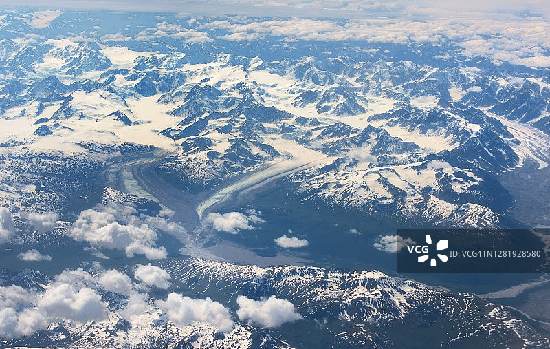美国阿拉斯加州雪山和冰川的航拍照片图片素材