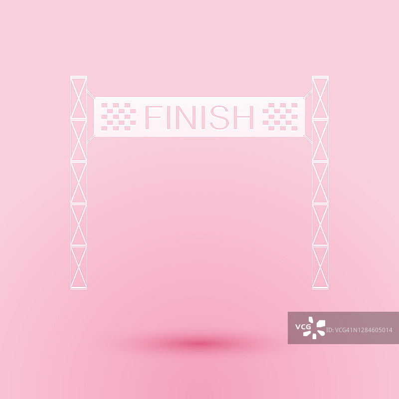剪纸丝带在完成线图标孤立在粉红色的背景。终点线符号。运动标志或商业概念。纸艺术风格。向量图片素材
