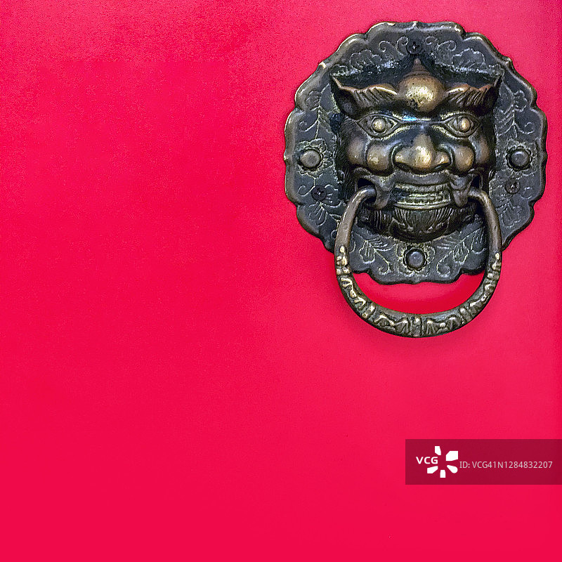 新加坡，金属中国狮子门门环图片素材