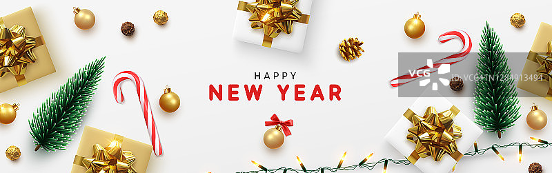 新年快乐的横幅，圣诞闪闪发光的灯，花环，礼品盒和金箔。图片素材