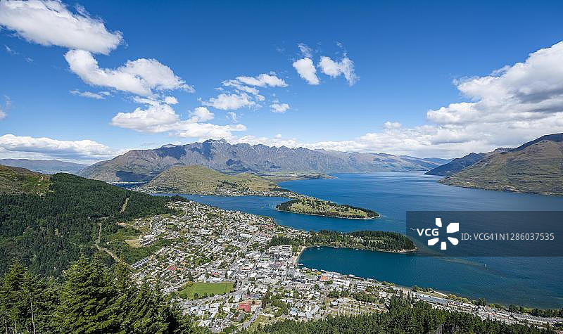 瓦卡蒂普湖和皇后镇，本洛蒙德风景保护区，山脉，奥塔哥，南岛，新西兰图片素材