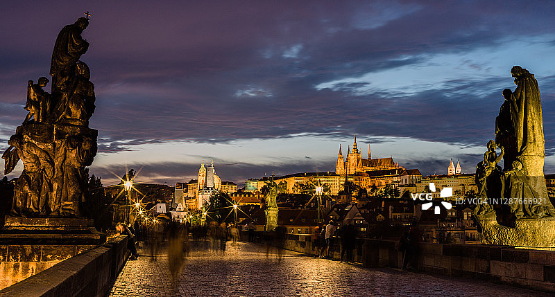 布拉格的夜景，捷克共和国-股票照片图片素材