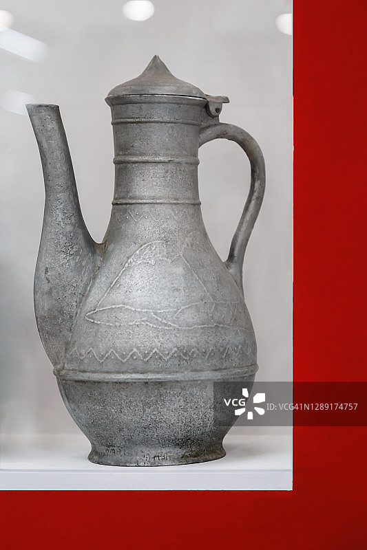 古董铝壶，古董传统的老餐具图片素材