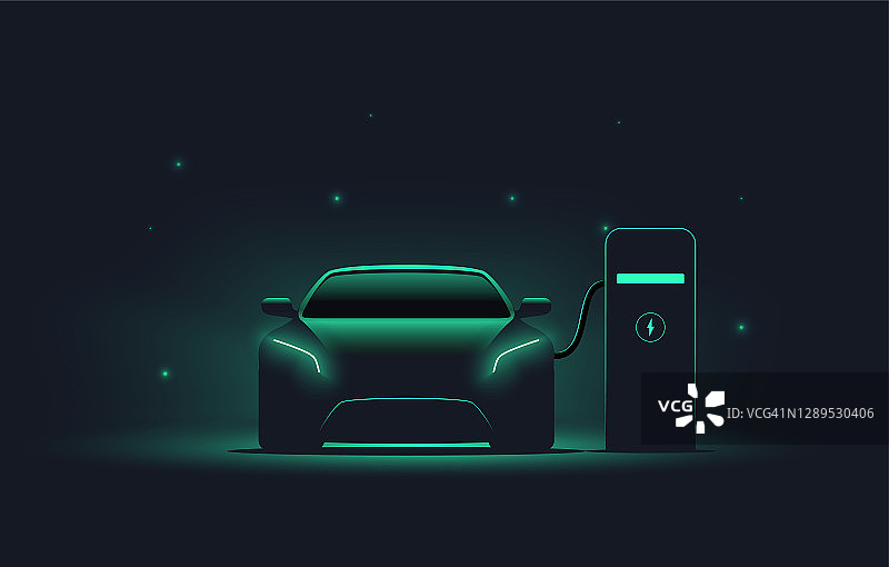 电动汽车在充电站。前视图电动车剪影与绿色发光在黑暗的背景。电动汽车的概念。矢量图图片素材