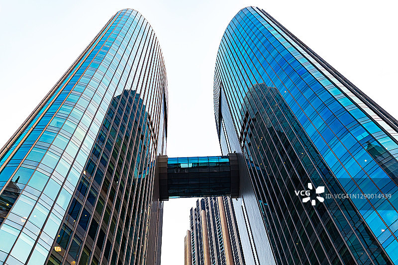 迪拜市中心和现代商业大厦图片素材