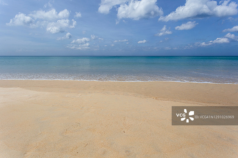 美丽的安达曼海和巴东海滩的白色沙滩图片素材